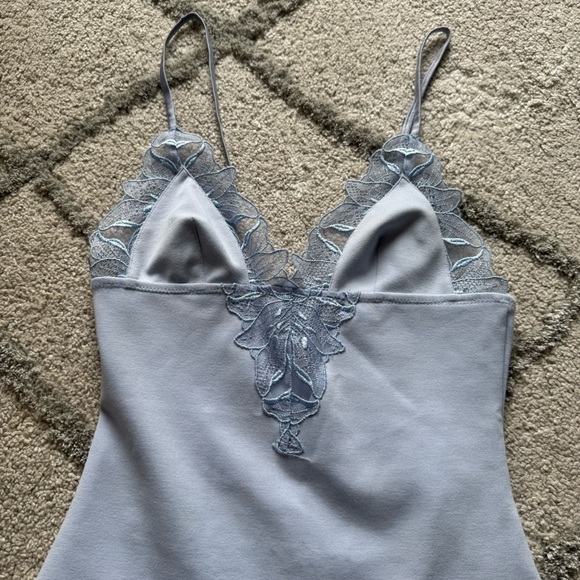 FLEUR DU MAL LILY EMBROIDERED LACE V NECK PLUNGE BODYSUIT TANK LIGHT BLUE XS - Picture 6 of 12